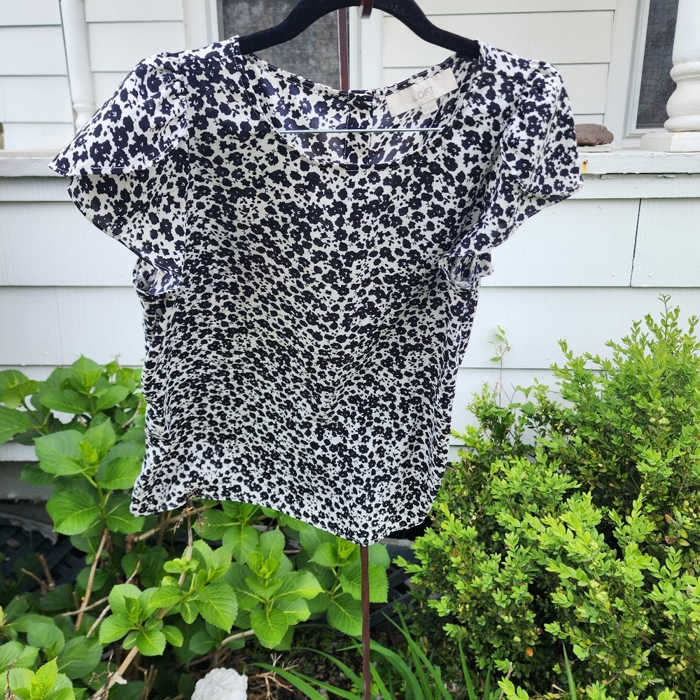 Loft EUC Floral Black and White Women's Top Sz M